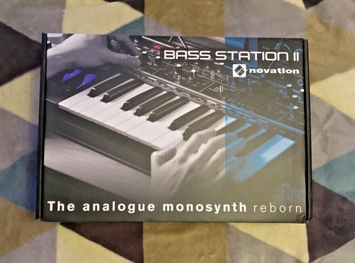 Novation bass station boxed - bass,