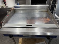Blue Seal 90 cm Chrome Top Natural Gas Griddle- Less than 2 Years Old
