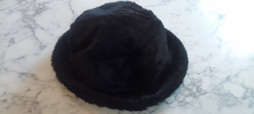 Black faux fur hat - black,