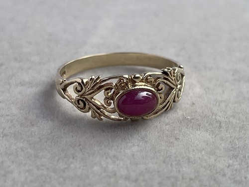 Vintage 9ct yellow gold - yellow, ruby