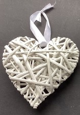 White wicker heart - white,