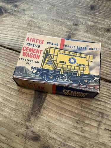 1960s airfix construction kit - construction,
