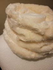 Luxury Soft Cream Faux Fur Snood – Cosy Winter Infinity Scarf Neckwarmer Gift