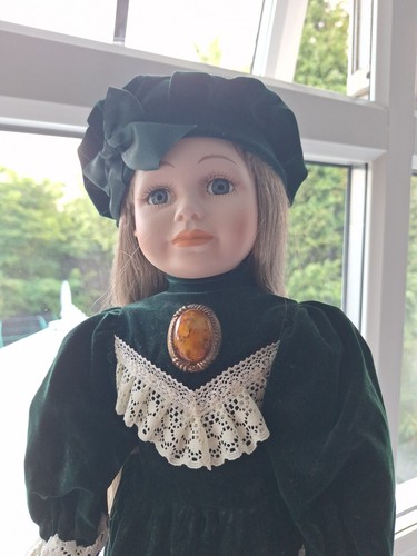 Hanah collectable porcelain - collectable,