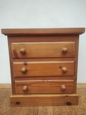 VINTAGE STYLE SMALL CHEST OF PINE DRAWERS / DESKTOP CABINET, 36 CM HIGH