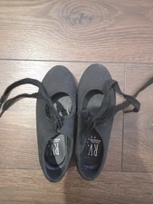 Girls Black Tap Shoes Size 8