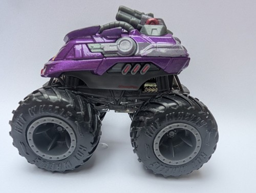 Monster jam hot wheels - hot,