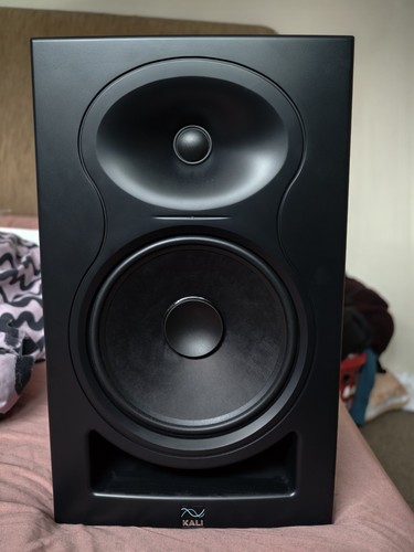Kali audio v2 studio - audio,