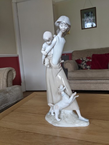 Lladro style figurine lady - lladro,