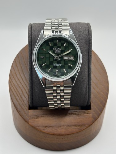 Seiko patterned green dial - patterned,