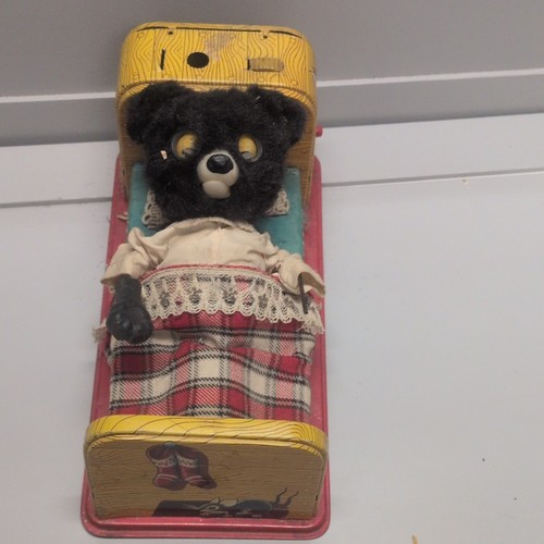 Vintage tin wind bear in - wind-up,