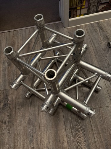 Global truss f34 - f34, 90
