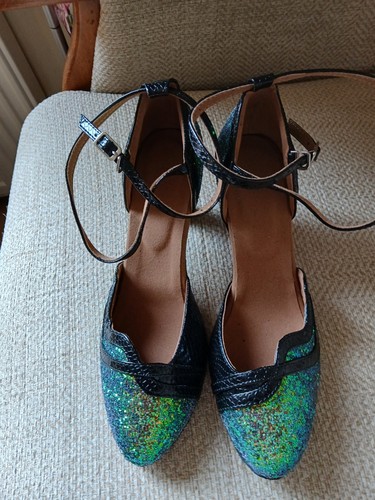 Green glitter and black - green,