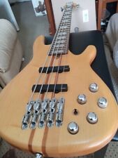 Yamaha bb2005 Professional 5 Strings bass Guitar