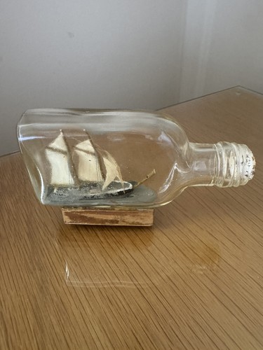 Small ship bottle - in,
