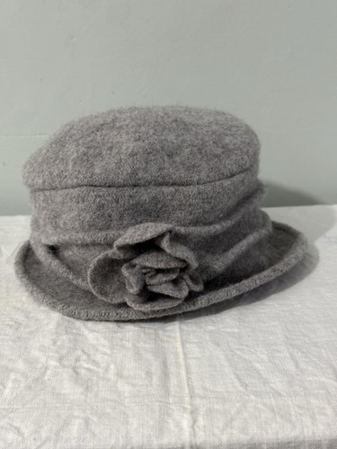 Nwt classic millinery - classic, england