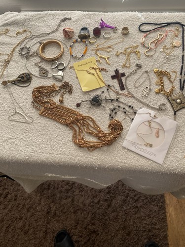 Job lot jewellery - lot, 35
