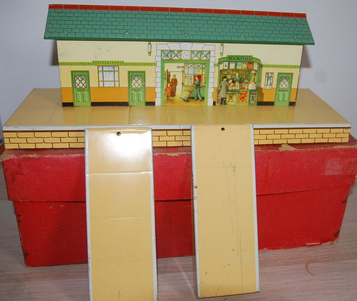 Hornby gauge station - o,