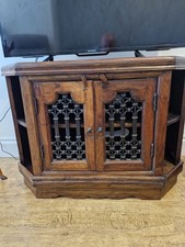 jali 2 coffee tables  TV