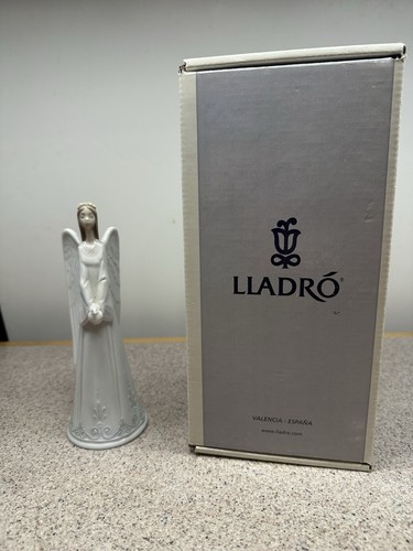 Lladro sounds peace model - "sounds,
