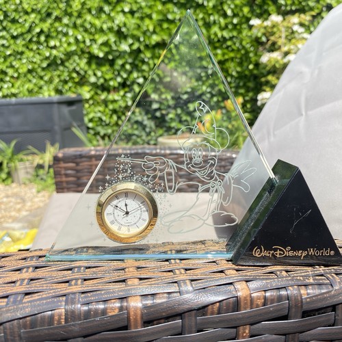 Triangle glass magician micky - triangle,