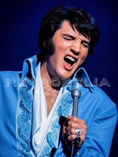 Elvis presley stage 1970 10 - presley, on