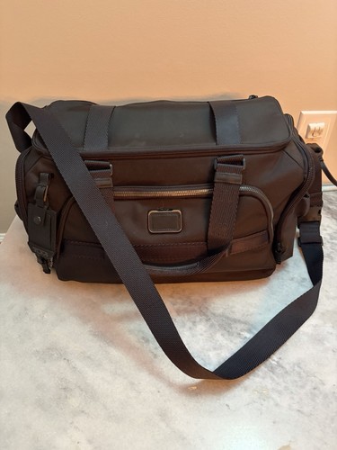 Tumi - (pre-owned,, pristine)