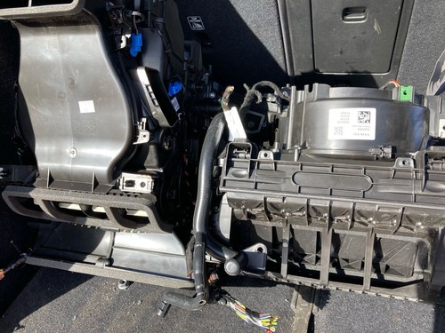 2026 volvo xc40 b4p - volvo, plus