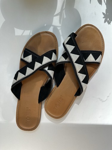Tom black and white tribal - black,