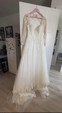 Woman’s Lace Wedding Dress. Size 12. Brand New, Never Worn. No Alterations Made