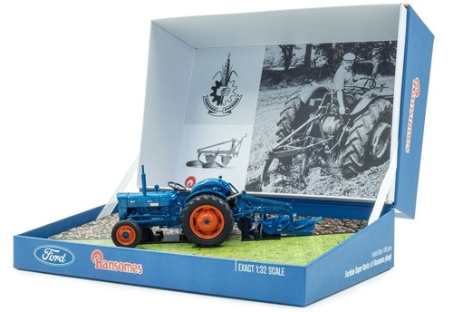 Universal hobbies fordson - universal, hobbies,fordson