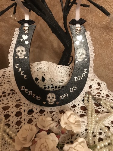 Gothic skull wedding horseshoe - skull,