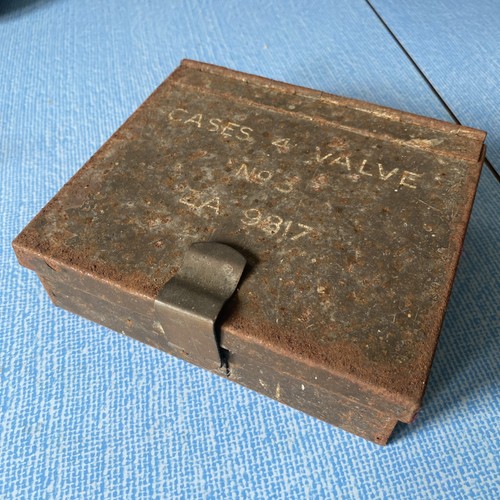 Ww2 radio valve - valve, case