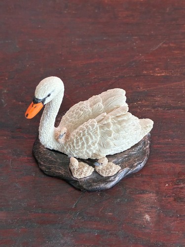 Bowbrook studios small swan - bowbrook,