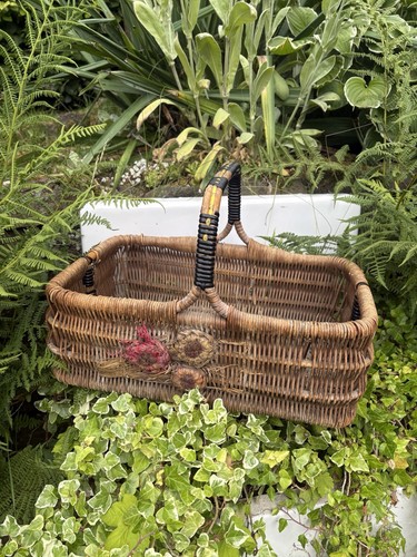 Lovely vintage wicker shopper - lovely,