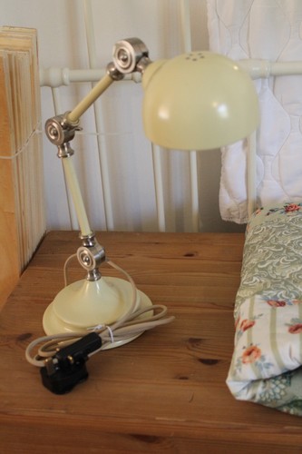 Vintage style cream adjustable