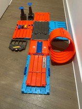 toys hot wheels track set box, 3 racing options, 