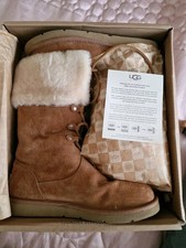 UGG MONTCLAIR Sheepskin BOOTS
