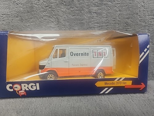 Corgi mercedes 207d van - mercedes, tnt