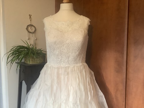 Wedding dress ivory size - &,