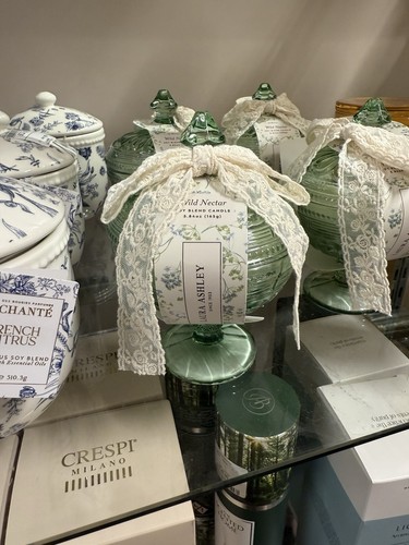 Laura ashley soy blend - laura,