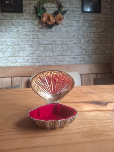 Vintage clam shell trinket - clam,