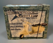 Xonex 1/12 Scale 13627 - Lambretta Scooter Pedal Vehicle - Cream