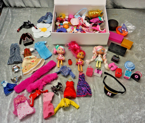 Collection dolls outfits - of,