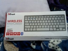 TRUST Ultra-Thin Wireless Bluetooth Keyboard Qwerty