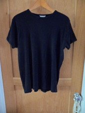 MENS SIZE M THIN RIB SHORT SLEEVE ROUND NECK BLACK TOP