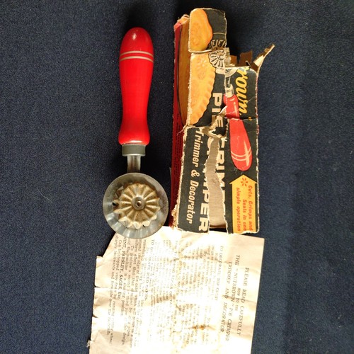 Vintage 1950 pastry wheel - 1950's,
