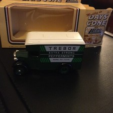 Lledo  Models of Days Gone "Trebor Extra Strong Mints 1934 Dennis Van"