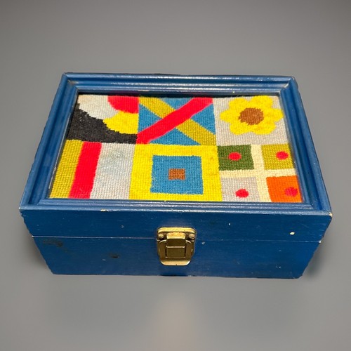 Vtg trinket box - vtg, needlepoint