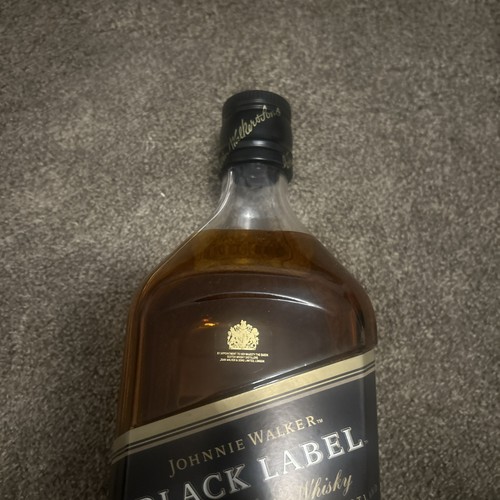 Johnnie walker black - johnnie, label